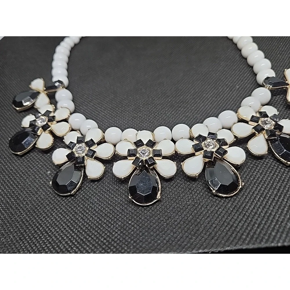 Lot Of 7 Vtg Charming Charlie And Others‎ white elegant necklaces & 1 bracelet